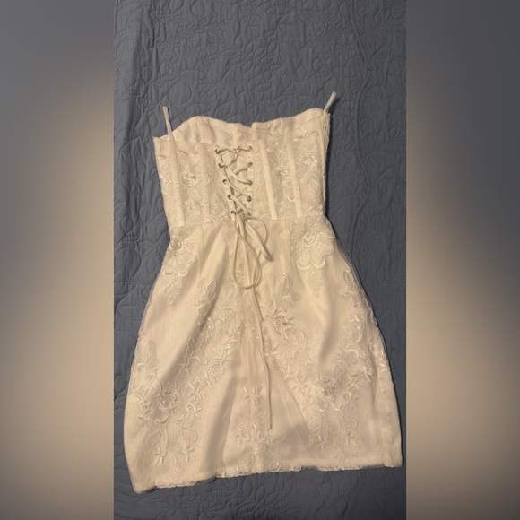 V. Chapman Nigella Dress in White (Bridal/casual/bachelorette party). - Picture 3 of 11